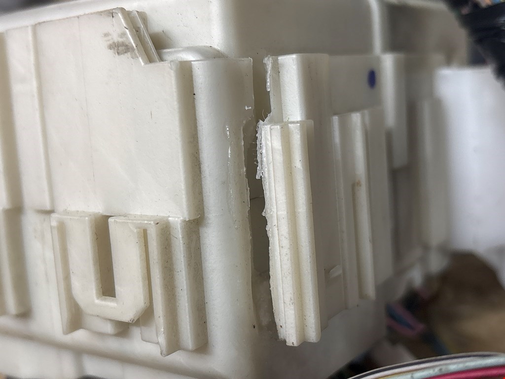 Датчик уровня в бачок омывателя TOYOTA Yaris II XP50 2005-2011