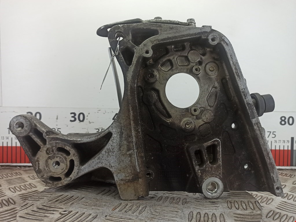 Кронштейн ТНВД OPEL Signum 2003-2008