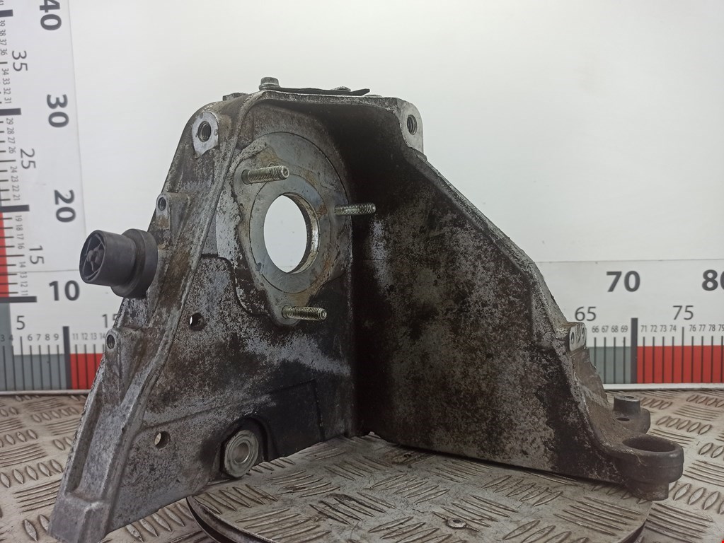 Кронштейн ТНВД OPEL Signum 2003-2008