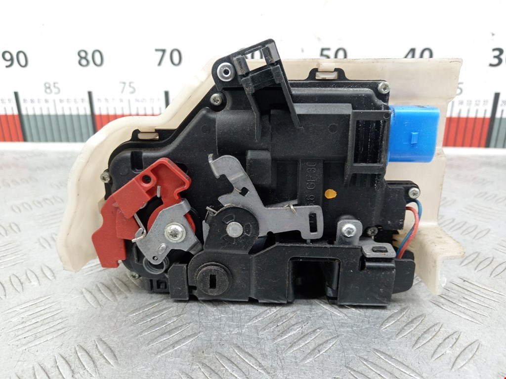 Замок двери задней левой VOLKSWAGEN Touran 2003-2010