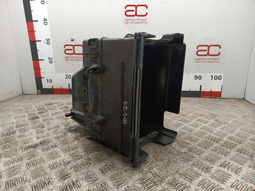 Крепление АКБ (корпус/подставка) VOLKSWAGEN Polo IV 2001-2009