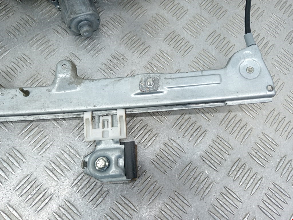 Стеклоподъемник передний правый MITSUBISHI Colt Z3 2003-2012