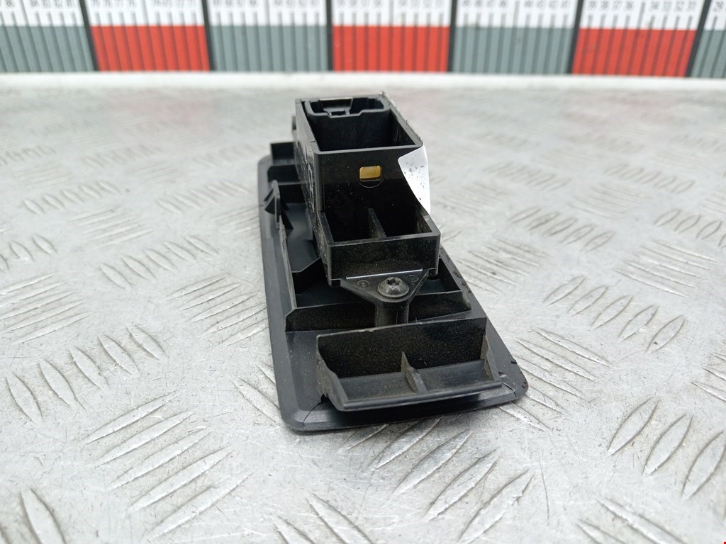 Кнопка стеклоподъемника MITSUBISHI Colt Z3 2003-2012