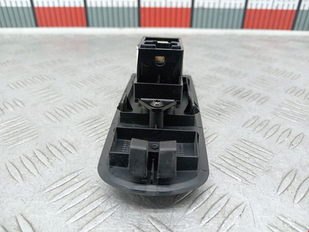 Кнопка стеклоподъемника MITSUBISHI Colt Z3 2003-2012