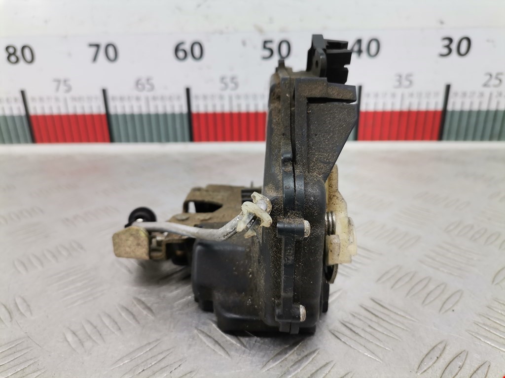 Замок двери задней левой AUDI A6 C5 1997-2004