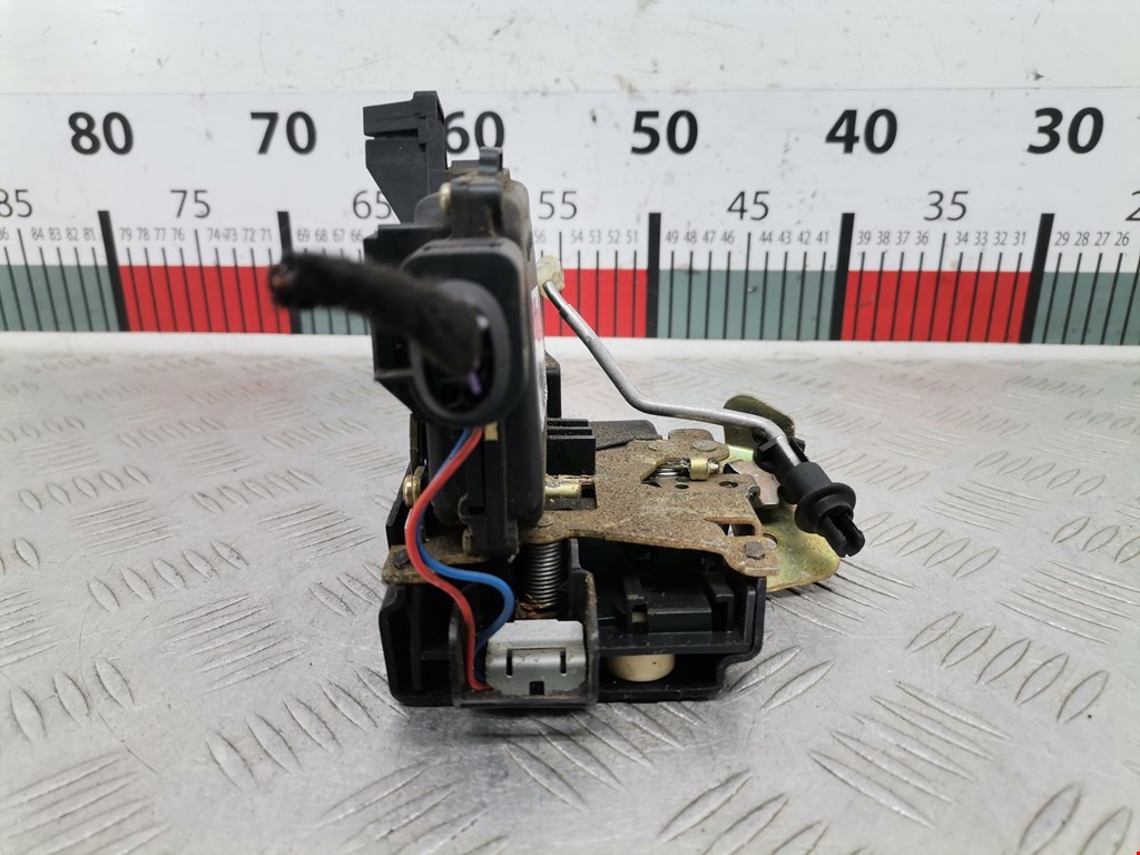 Замок двери задней левой AUDI A6 C5 1997-2004