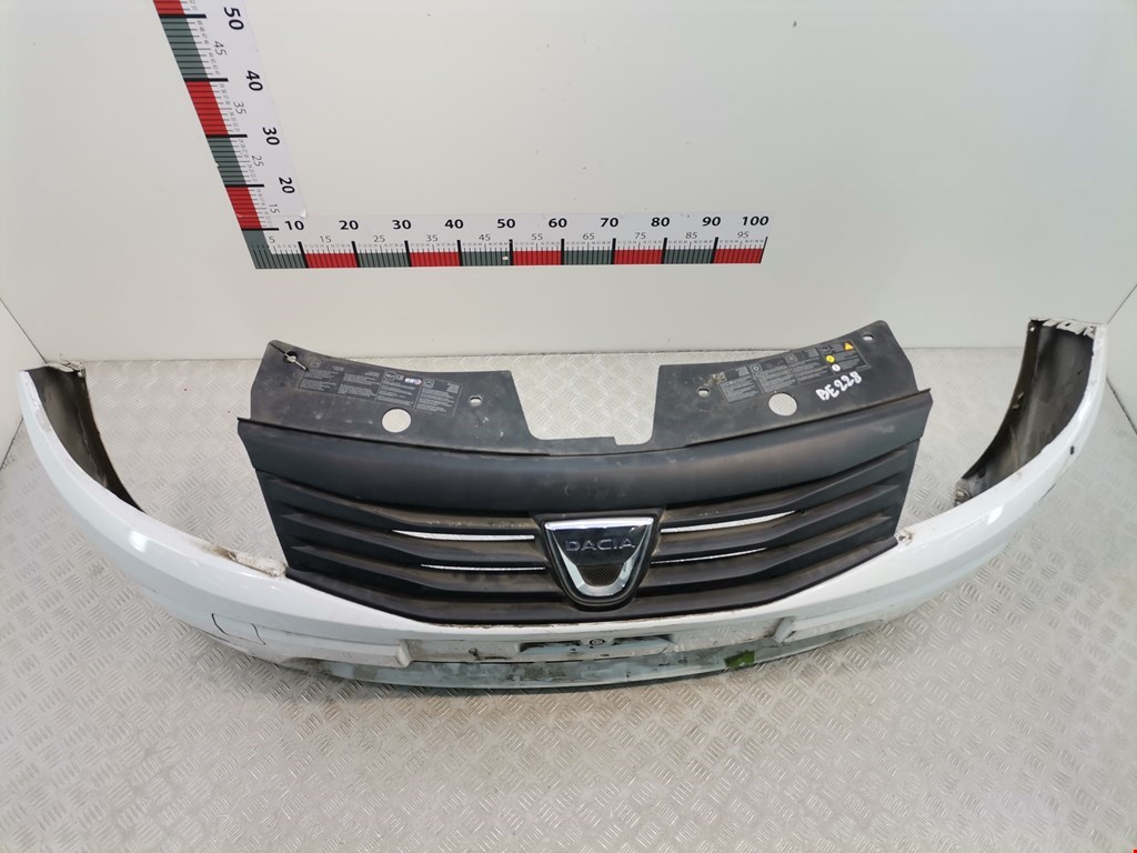 Бампер передний DACIA Sandero 2008-2012