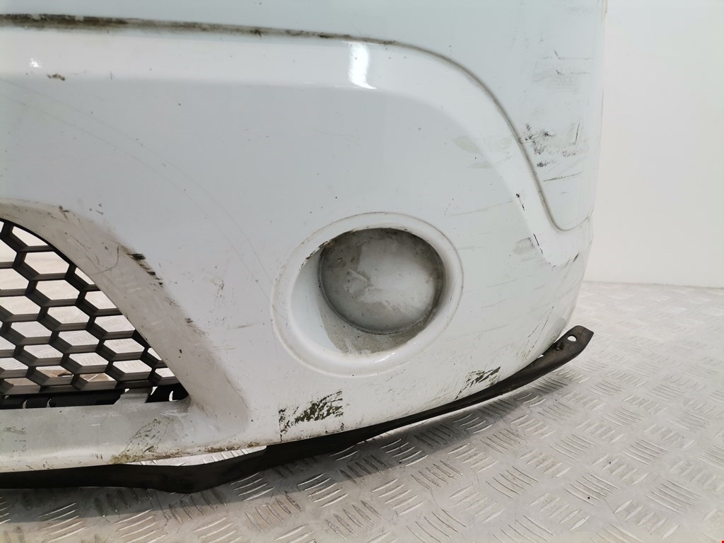 Бампер передний DACIA Sandero 2008-2012