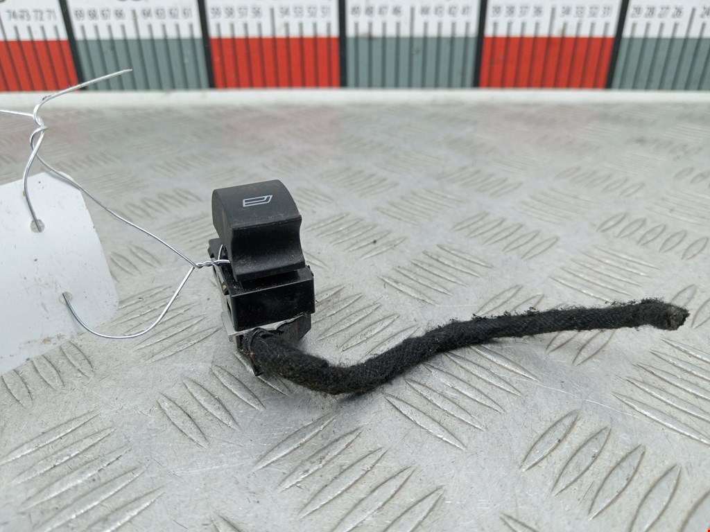 Кнопка стеклоподъемника AUDI A6 C5 1997-2004