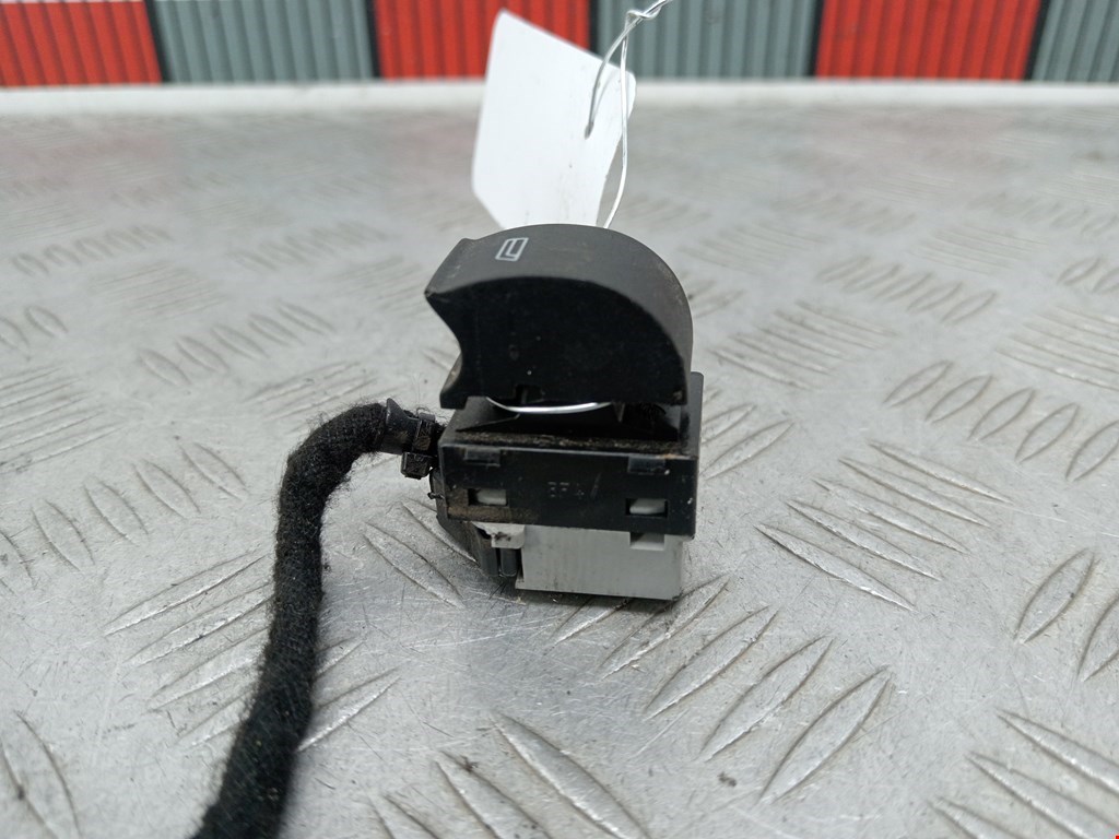 Кнопка стеклоподъемника AUDI A6 C5 1997-2004