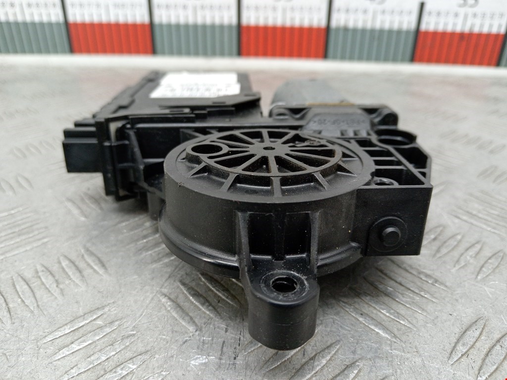 Моторчик (двигатель) стеклоподъемника AUDI A4 B6 2001-2005