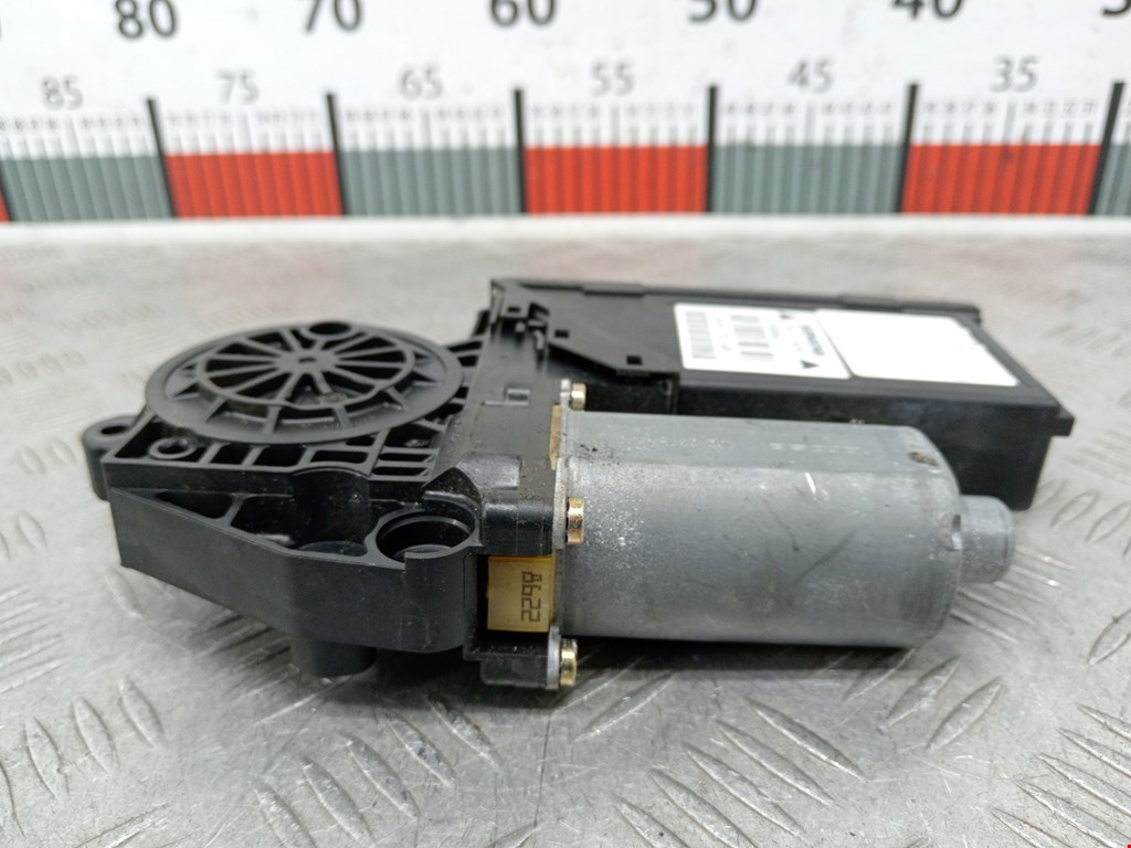 Моторчик (двигатель) стеклоподъемника AUDI A4 B6 2001-2005