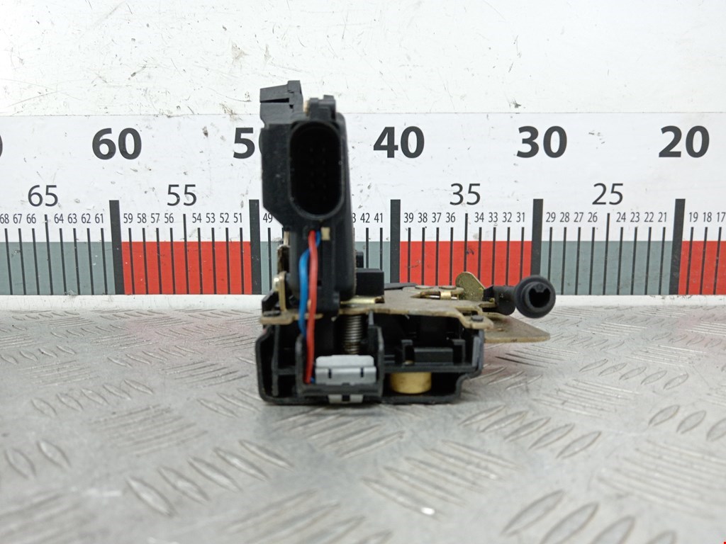 Замок двери передней левой AUDI A4 B6 2001-2005