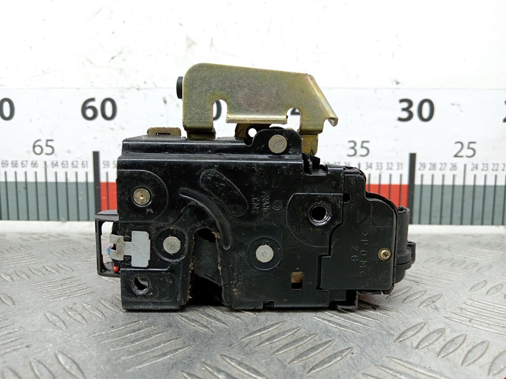Замок двери передней левой AUDI A4 B6 2001-2005