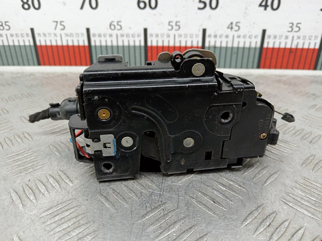 Замок двери задней левой VOLKSWAGEN Touran 2003-2010