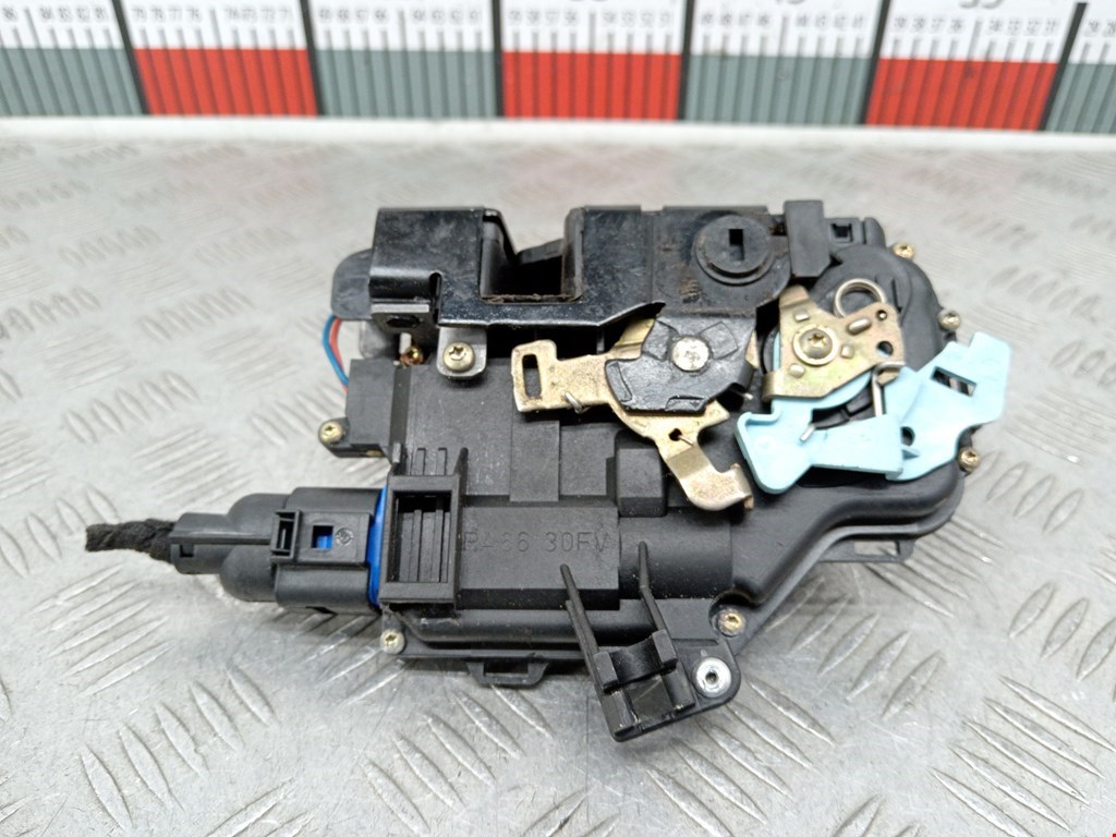 Замок двери задней левой VOLKSWAGEN Touran 2003-2010