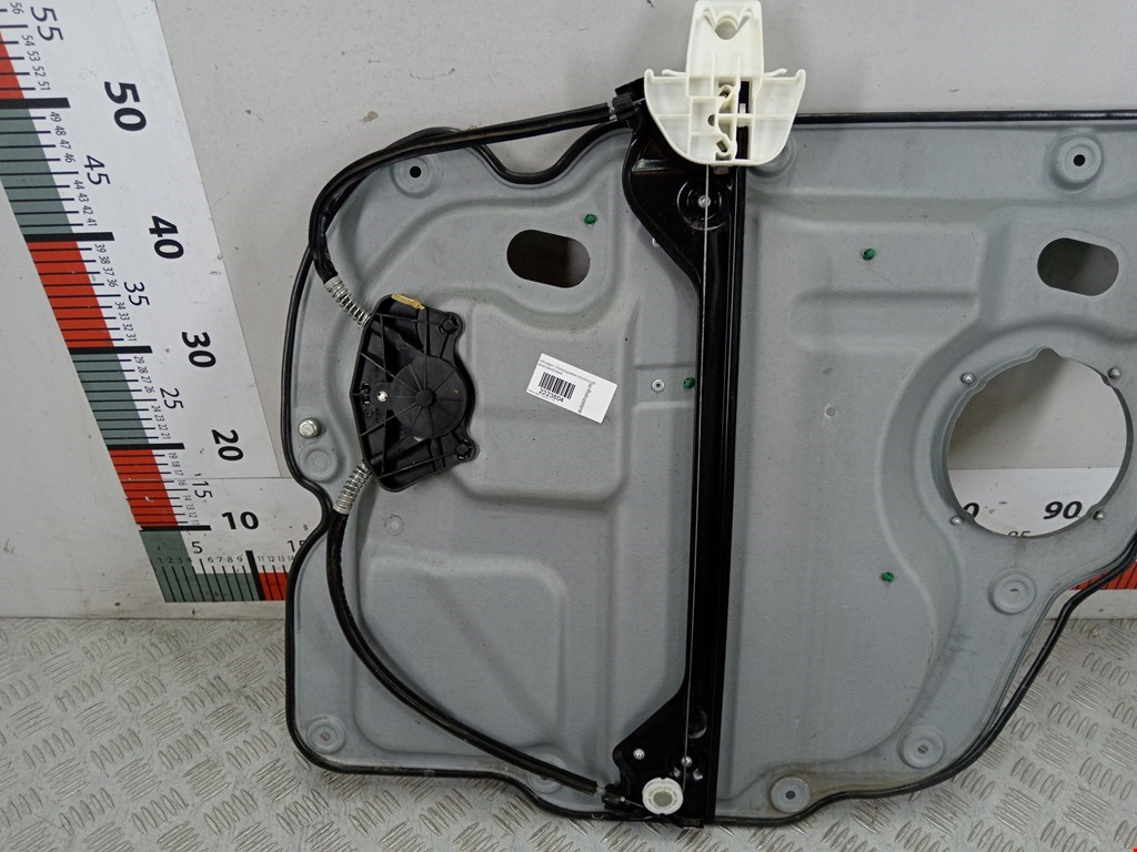 Стеклоподъемник задний левый VOLKSWAGEN Touran 2003-2010