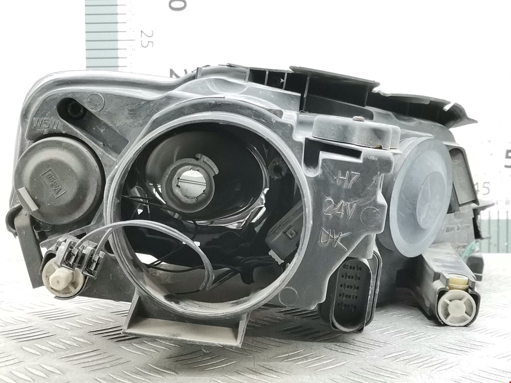 Фара левая VOLKSWAGEN Passat B6 2005-2011