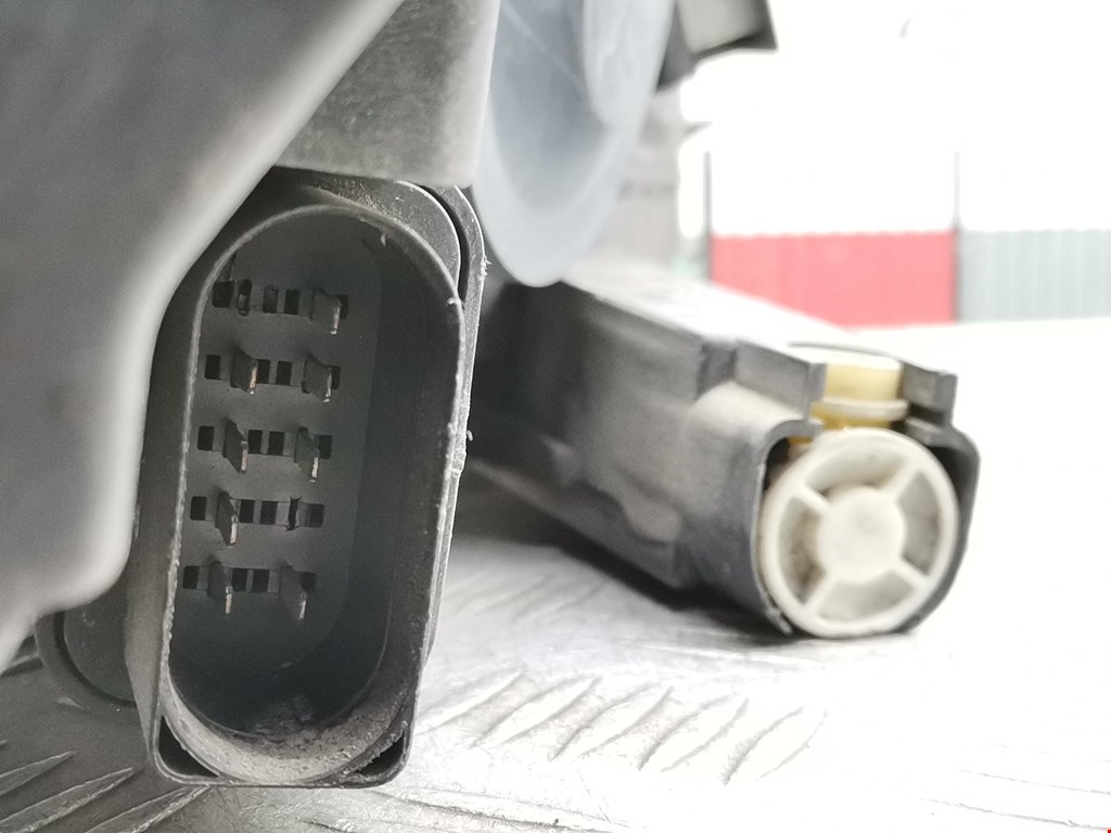 Фара левая VOLKSWAGEN Passat B6 2005-2011