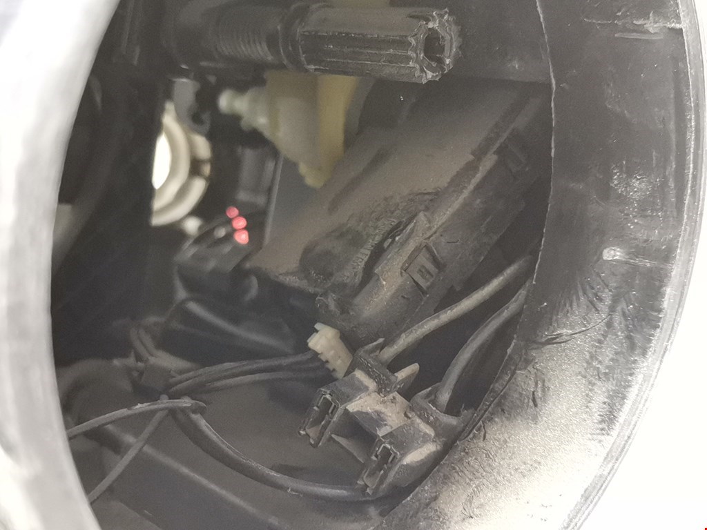 Фара левая VOLKSWAGEN Passat B6 2005-2011