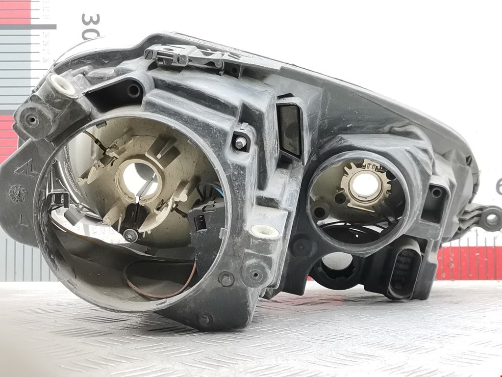 Фара левая VOLKSWAGEN Golf V 2003-2009