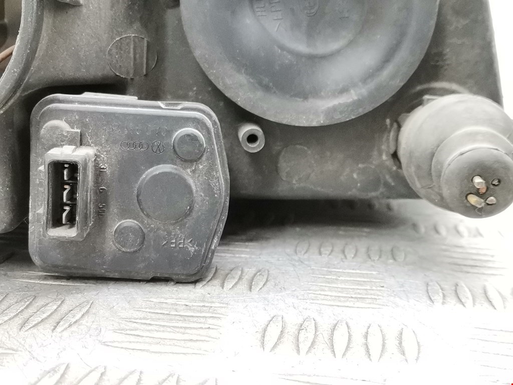 Фара левая VOLKSWAGEN Passat B5 1997-2005