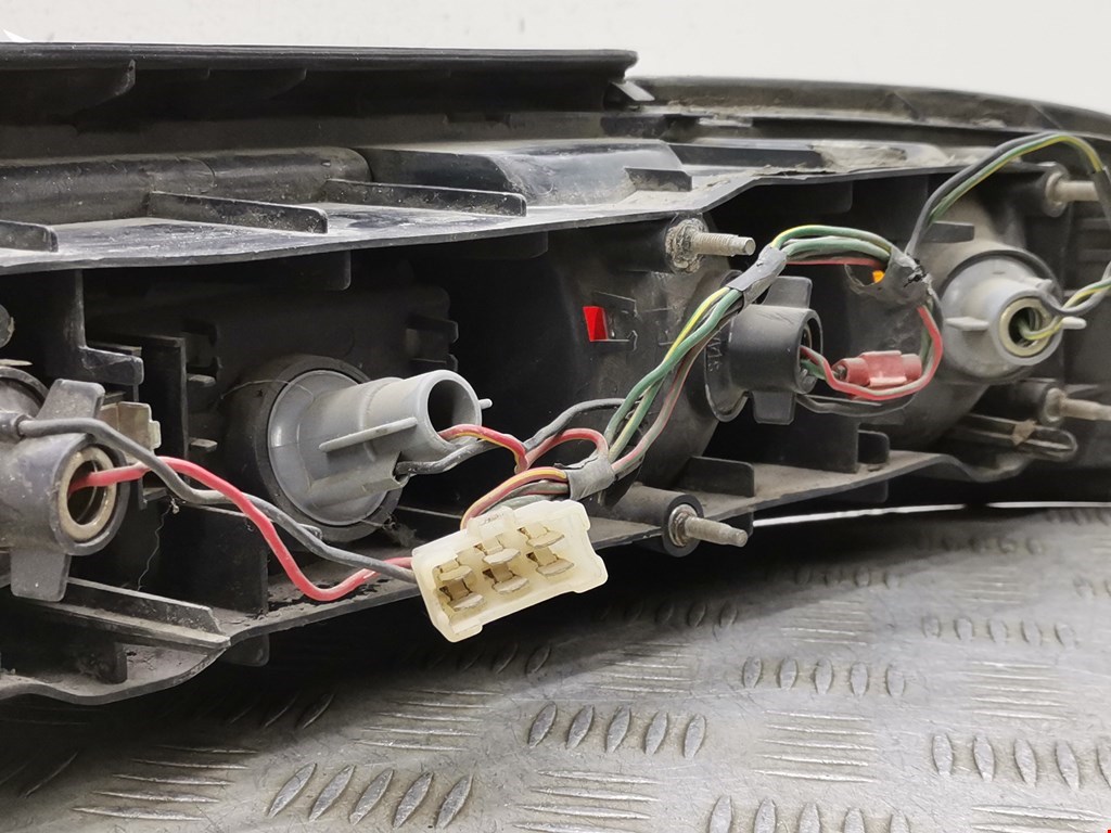 Фонарь задний левый MAZDA 323 BA 1994-1998