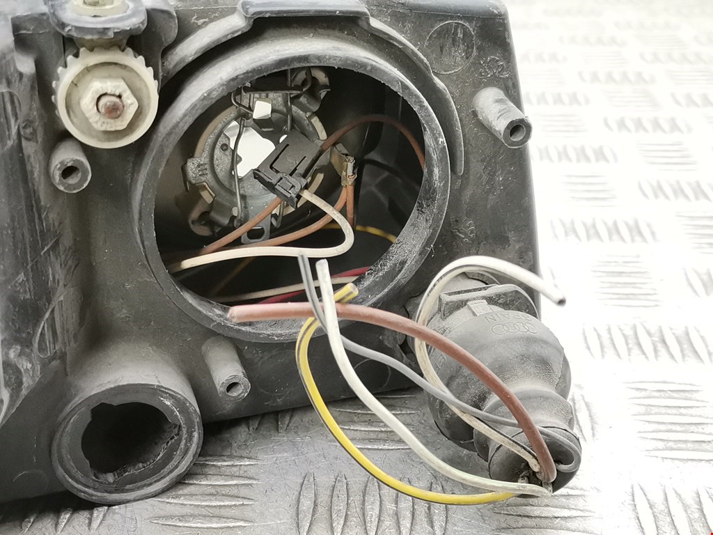 Фара левая VOLKSWAGEN Passat B5 1997-2005