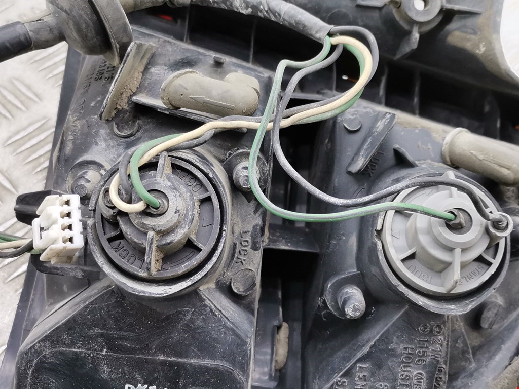 Фонарь задний левый MAZDA 323 BA 1994-1998