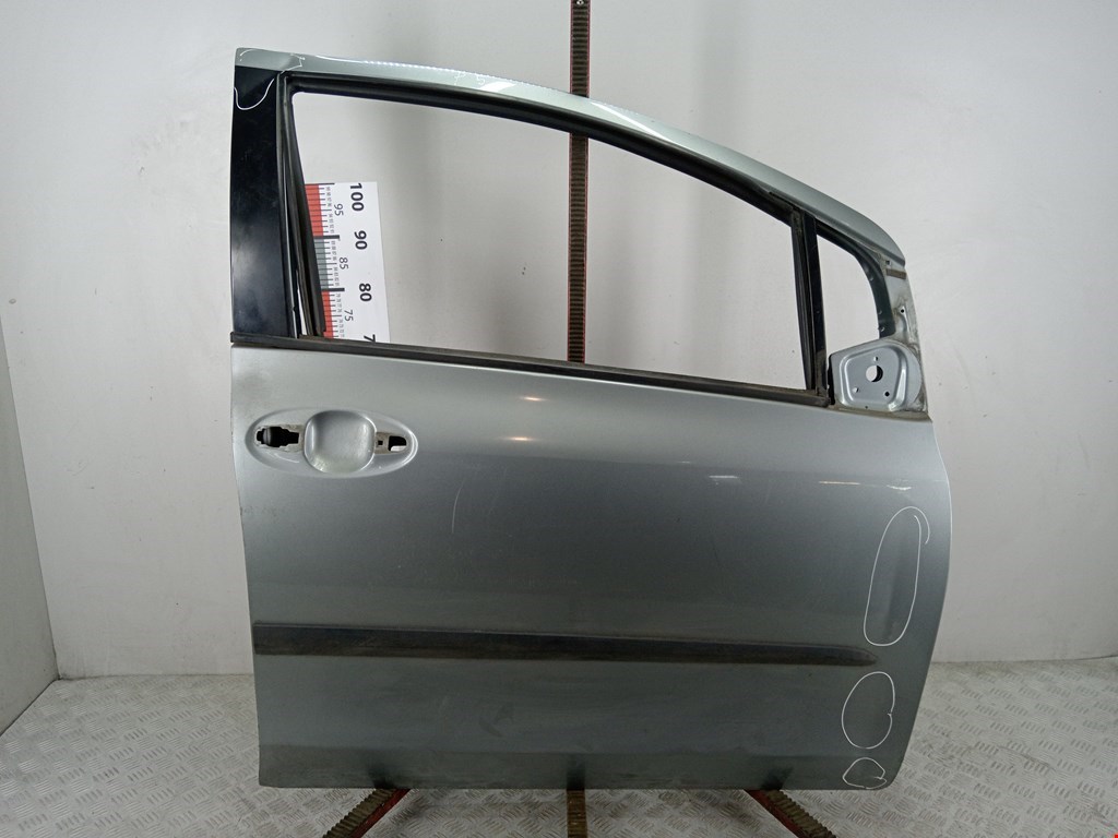 Дверь передняя правая TOYOTA Yaris II XP50 2005-2011