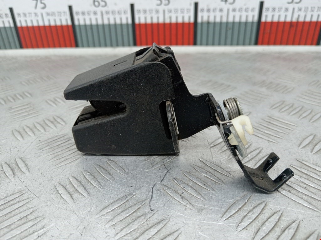 Замок двери распашной правой Volkswagen Caddy 3 (2004-2015)