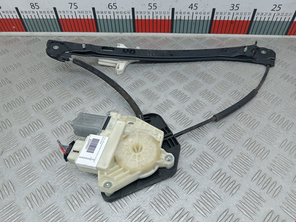 Стеклоподъемник задний правый SKODA Rapid 2012-2020