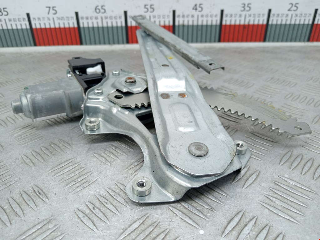 Стеклоподъемник задний левый NISSAN Juke 2010-2019