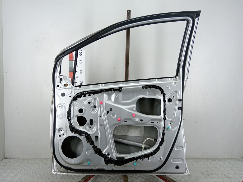 Дверь передняя правая TOYOTA Yaris II XP50 2005-2011