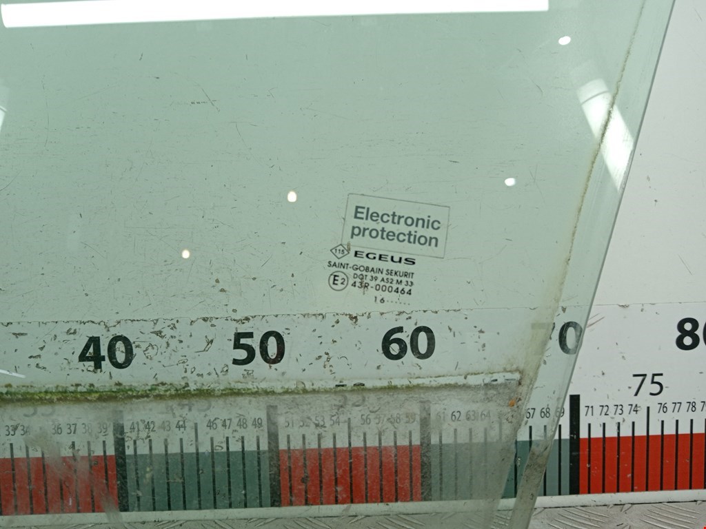 Стекло двери переднее левое RENAULT Trafic II 2001-2014