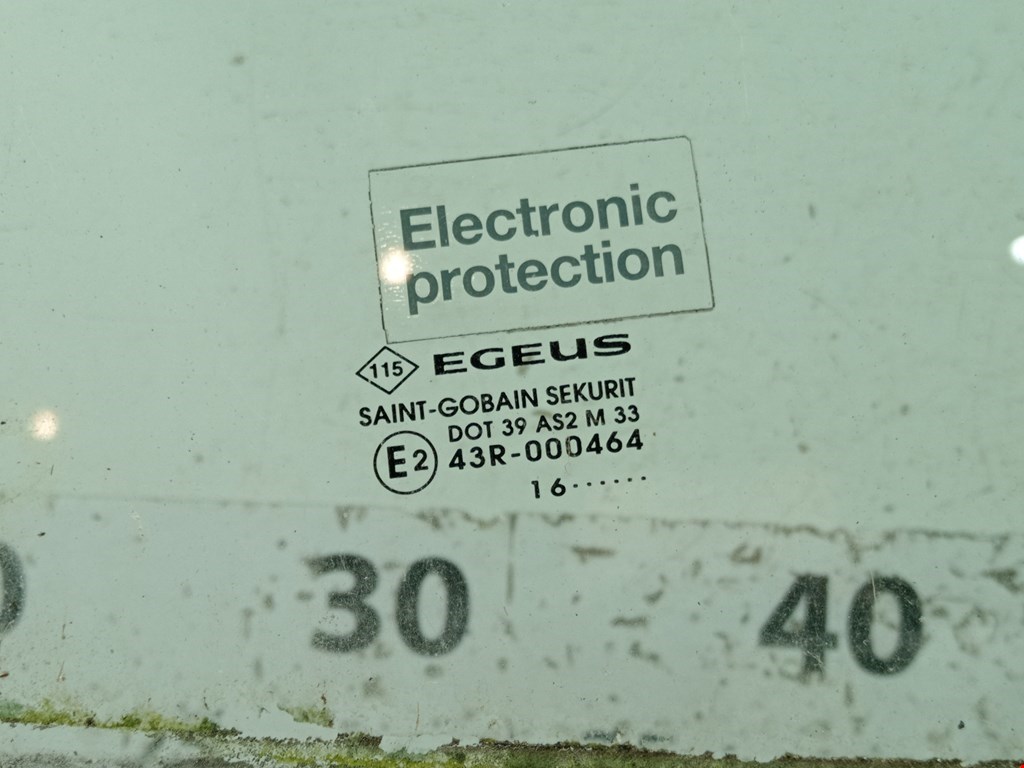 Стекло двери переднее правое RENAULT Trafic II 2001-2014