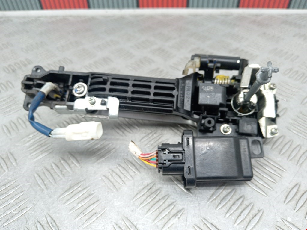 Ручка двери передней наружная правая TOYOTA Yaris II XP50 2005-2011