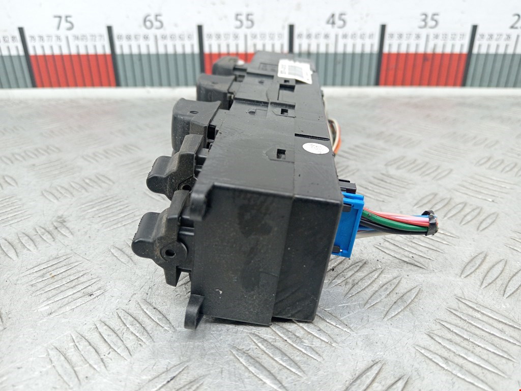 Блок управления стеклоподъемниками KIA Carnival II 2006-2014