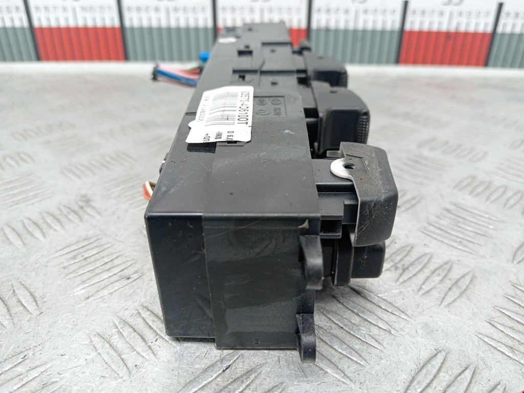 Блок управления стеклоподъемниками KIA Carnival II 2006-2014