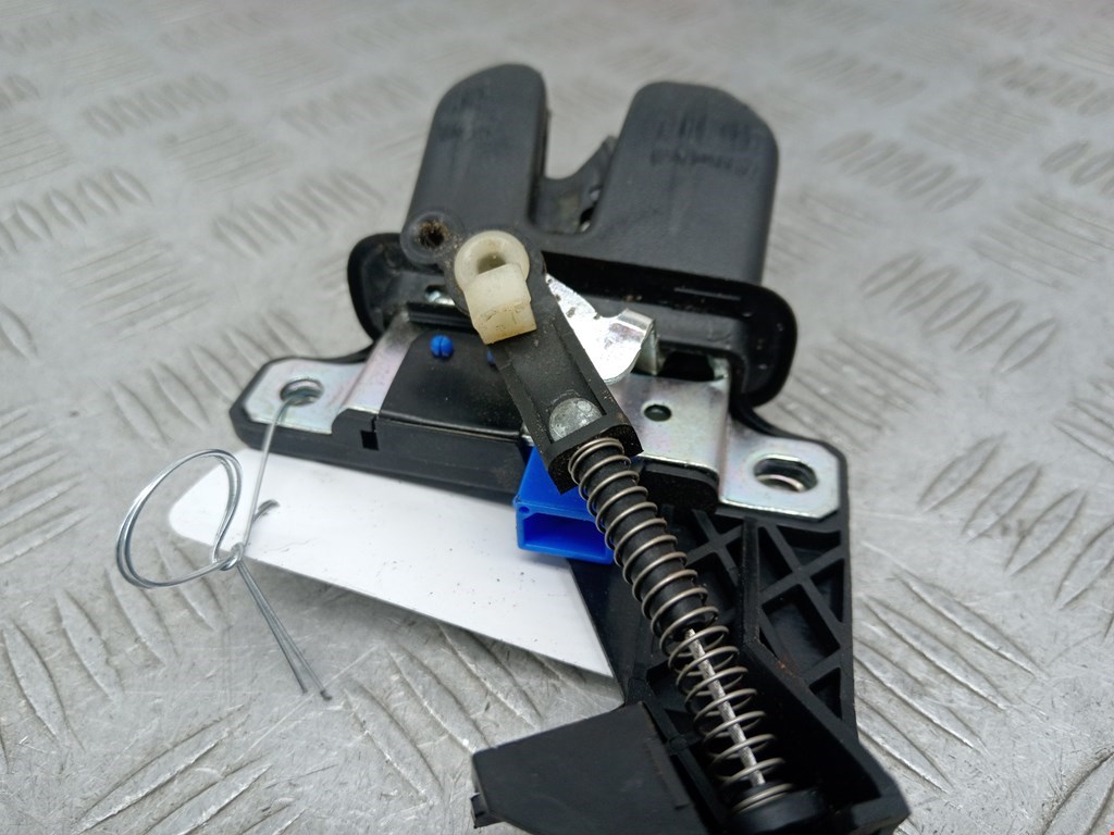 Замок багажника (крышки двери) AUDI A4 B6 2001-2005