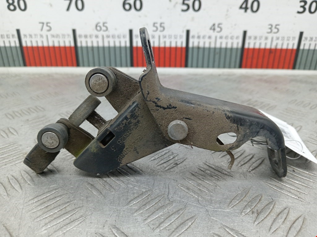 Ролик двери сдвижной (левый/правый средний верхний/нижний) OPEL Combo C 2001-2011