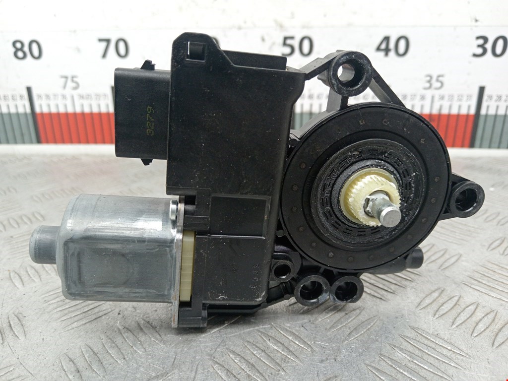 Моторчик (двигатель) стеклоподъемника KIA Venga 2010-2018