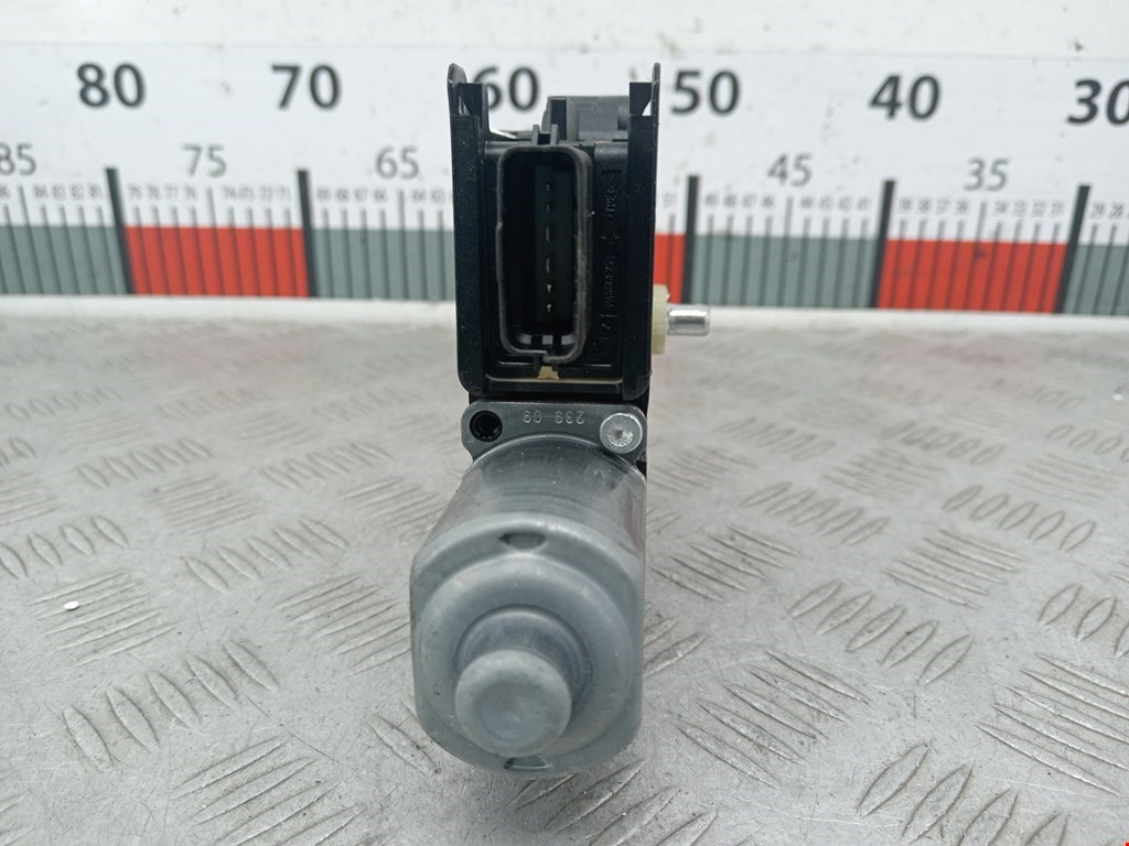 Моторчик (двигатель) стеклоподъемника KIA Venga 2010-2018