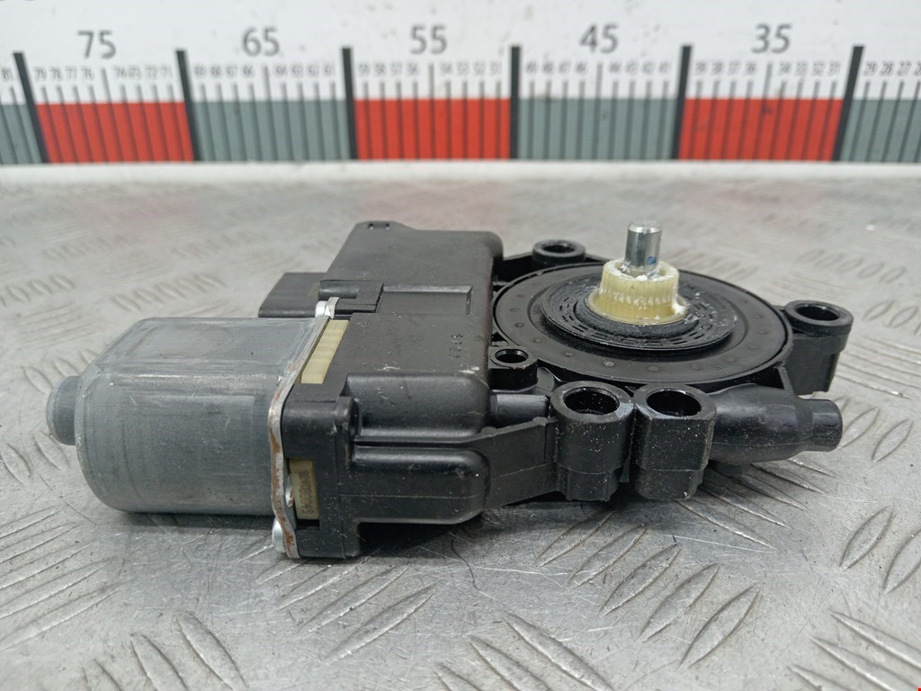 Моторчик (двигатель) стеклоподъемника KIA Venga 2010-2018