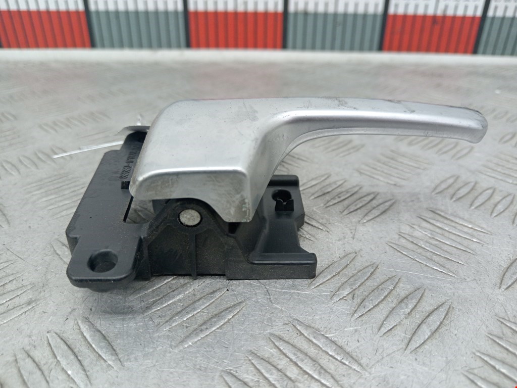 Ручка дверная передняя внутренняя правая KIA Venga 2010-2018