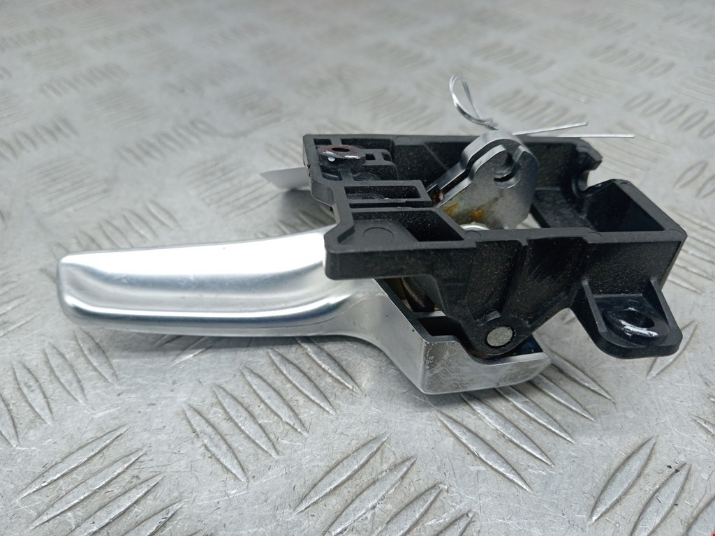 Ручка дверная передняя внутренняя правая KIA Venga 2010-2018