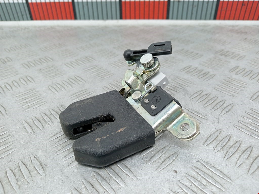 Замок багажника (крышки двери) VOLKSWAGEN Bora 1998-2005