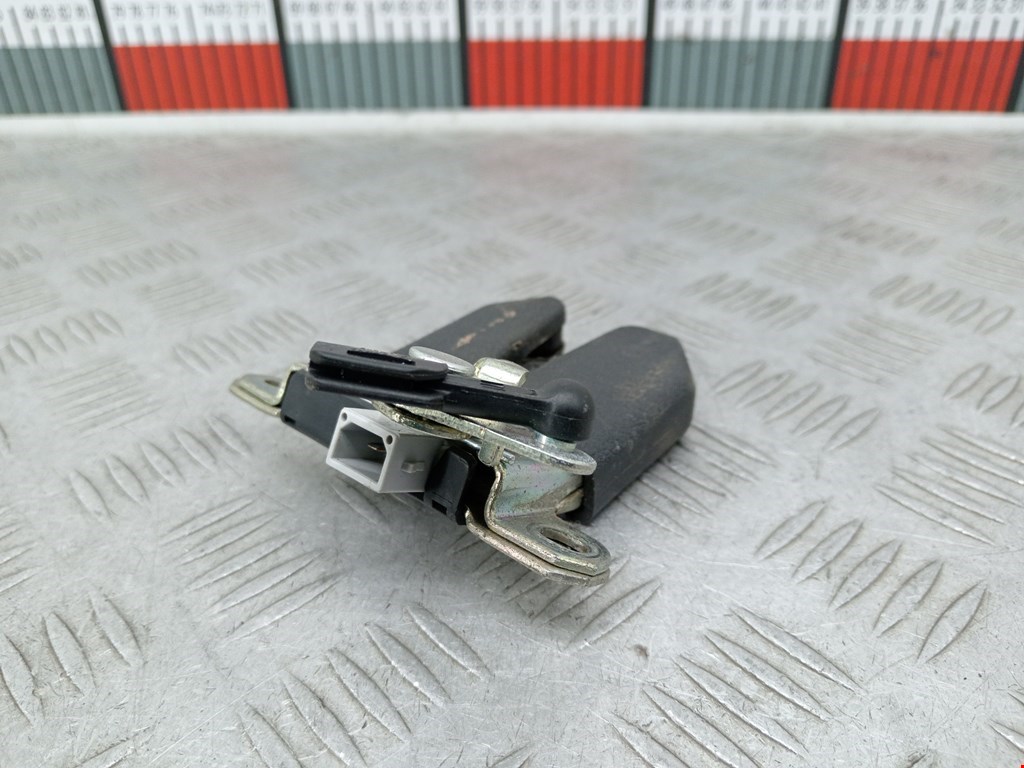 Замок багажника (крышки двери) VOLKSWAGEN Bora 1998-2005