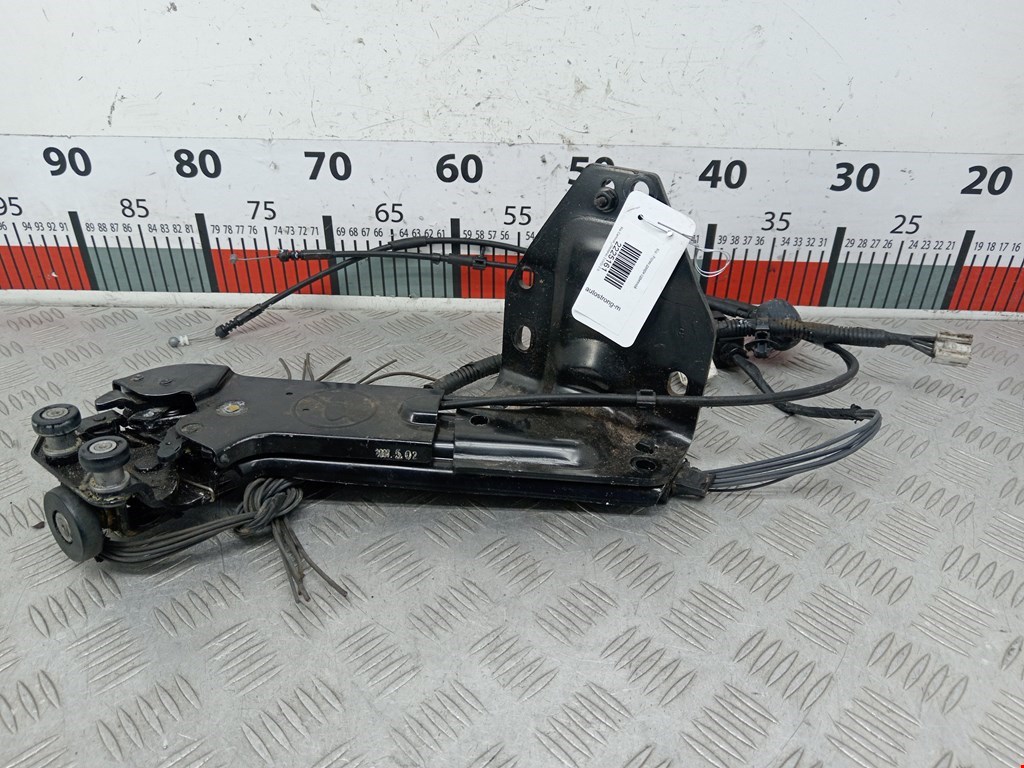 Ролик двери сдвижной (левый/правый средний верхний/нижний) KIA Carnival II 2006-2014