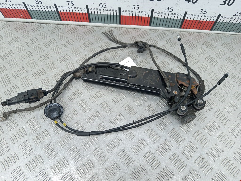 Ролик двери сдвижной (левый/правый средний верхний/нижний) KIA Carnival II 2006-2014